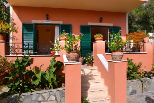 Вход, Paradise Apartments in Корфу