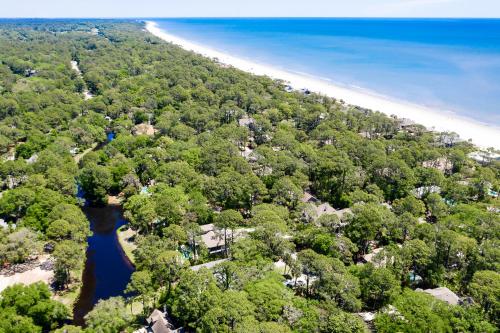 18 South Beach Lane 4 BR Home Sea Pines - image 4