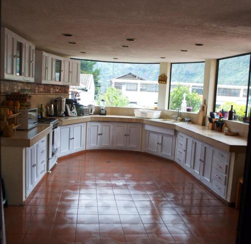 Kitchen, Hostal Monte Carmelo in Banos
