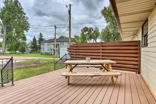 Neighborhood Home Walk to Canyon Lake Park! - image 6