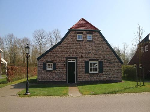  Spledid villa with sauna and whirlpool in Limburg, Pension in Roggel