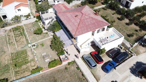Apartments with a parking space Pag - 6325 - image 8