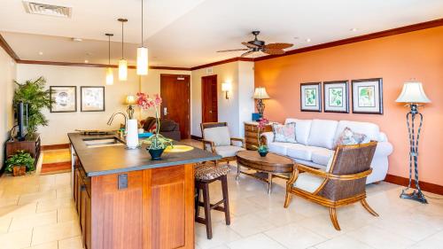 OT 311 3 Bed 3 Bath Custom Furnished Villa on the 3rd Floor Overlooking the Pool - image 6