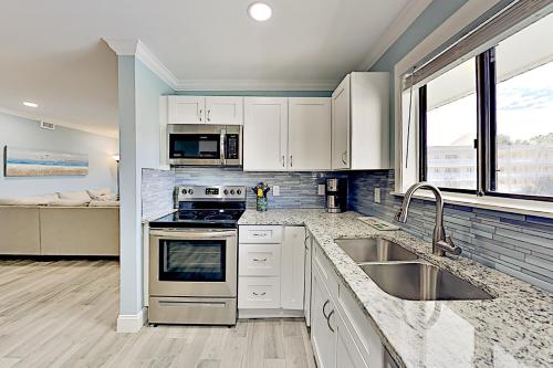Newly Updated Hilton Head Condo - Resort Amenities condo - image 6