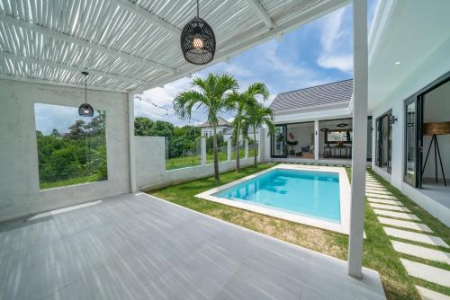 Three-Bedroom Villa image 10