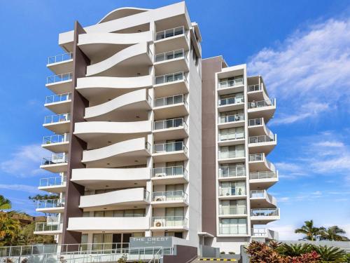 The Crest 201 - Forster CBD!