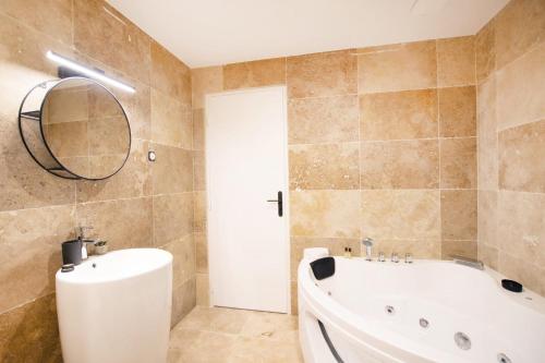 GuestReady - Jacuzzi Suite in Rue Chiquier