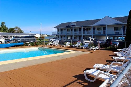 Sunrise Beach Motel in Mackinaw City, USA