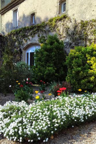 Une chambre de la magnanerie sans petit déjeuner chambre d'hôte Saint-Laurent-des-Arbres