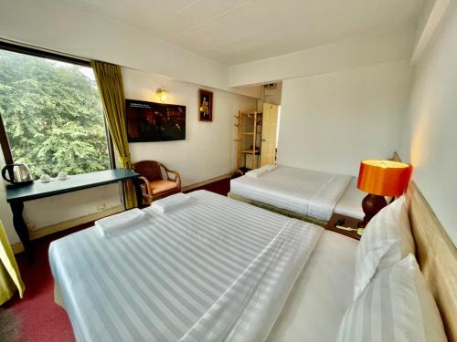 room detail thumbnail 2