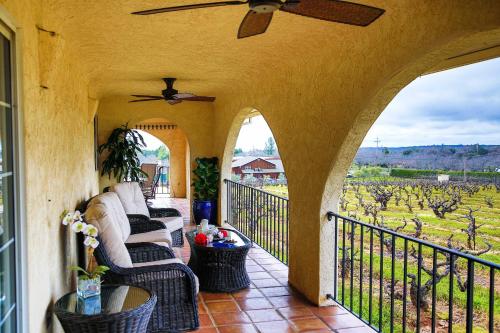 Working Vineyard Villa with Private Pool in Plymouth! - image 8