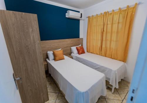 2 bedrooms, 3 beds