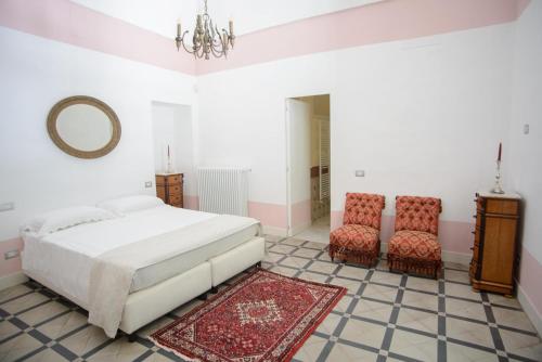 1 queen bed, 1 sofa bed