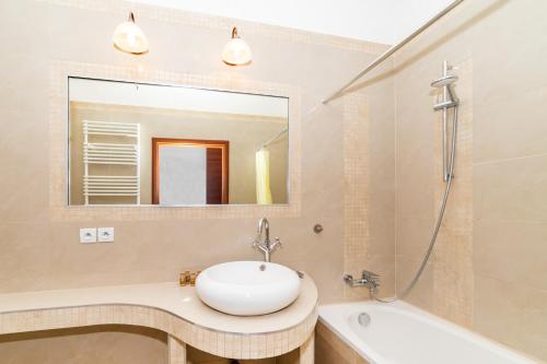 Beige - Neptun Park by OneApartments, Gdańsk (photo 5)