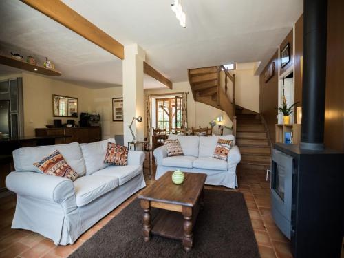 Majestic Villa in Daglan with Private Pool gîte à louer Bouzic