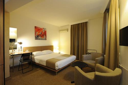 Kardes Hotel - Tap to explore photos
