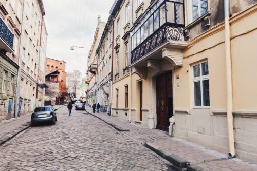 Cozy & new furnished flat in old town of Lviv - image 5