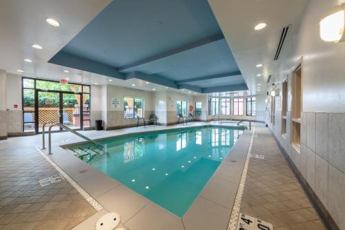 Holiday Inn Express & Suites Riverport Richmond, an IHG Hotel in Richmond, Canada