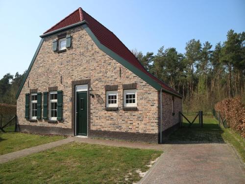 Nice, child friendly villa with a sauna in Limburg