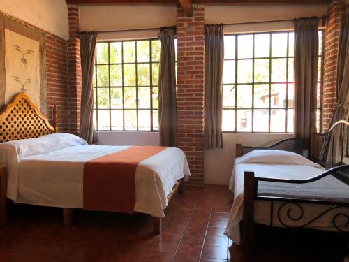 1 double bed, 1 twin bed
