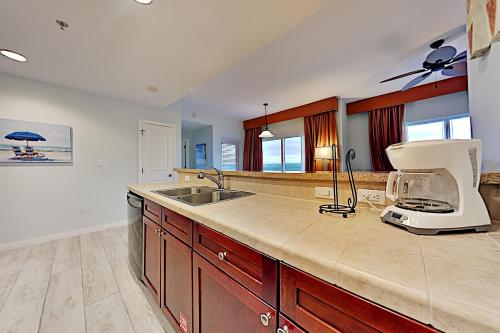 2 Side-by-Side Condos - Balcony & Luxe Amenities condo - image 6