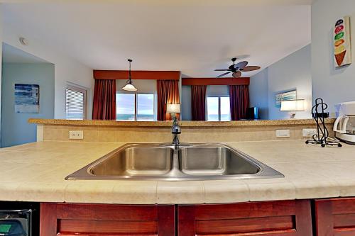 2 Side-by-Side Condos - Balcony & Luxe Amenities condo - image 7