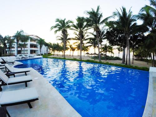 Beachfront Apartment Your Home in Cozumel