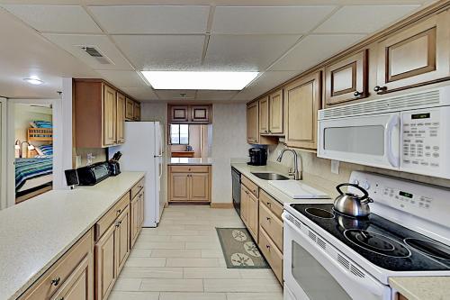 Ocean-View Condo at The Plaza - Pools & Hot Tub condo - image 4