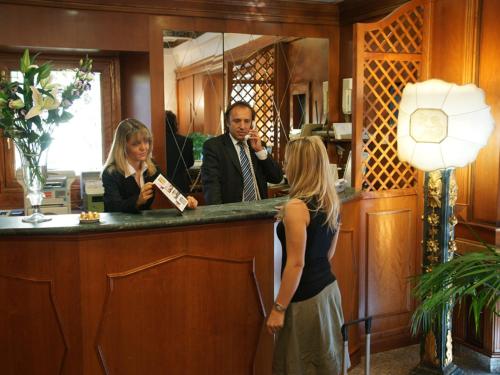 Comfort Hotel Bolivar - image 12