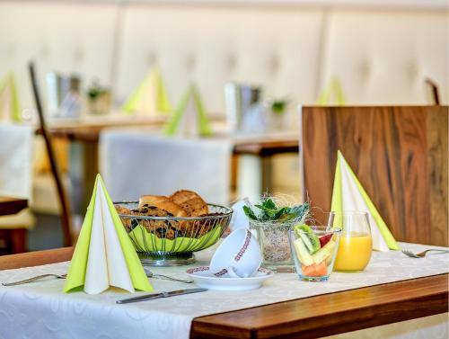 Garni-Hotel St. Valentin - image 10