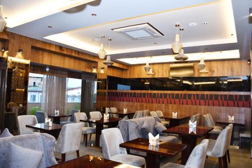 Restaurant, Hotel Palazzo Prime in Mahabhairab