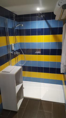 room detail thumbnail 2
