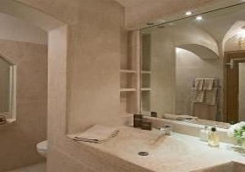 Superior One-Bedroom Apartment