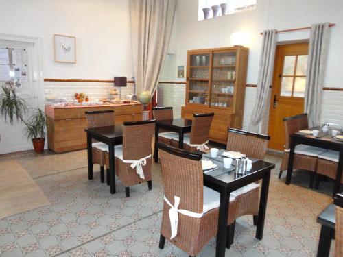 Koplietošanas atpūtas telpa ar TV, Manoir Bonpassage in Thury (Burgundy)