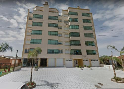 . Apartamento na UBATUBA há 1 quadra do mar com AR
