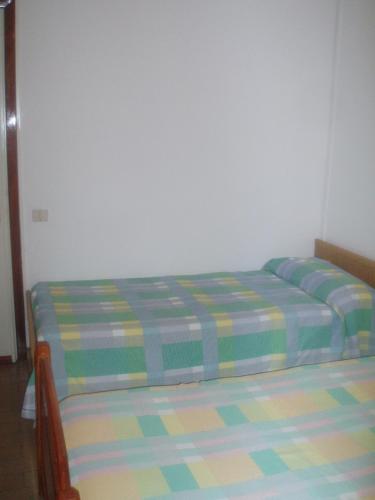1 queen bed, 1 twin bed