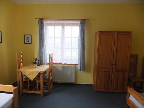 3 twin beds
