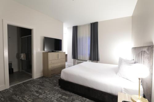 280661397 Lake Placid Inn Boutique Hotel