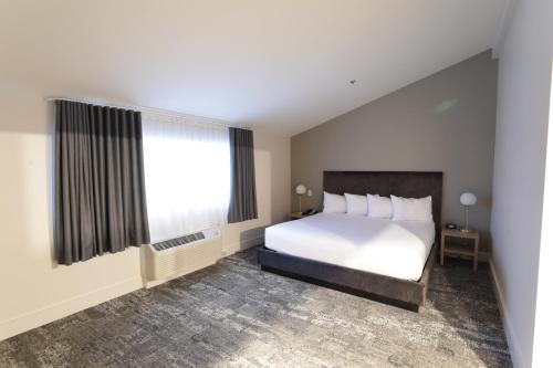 280661421 Lake Placid Inn Boutique Hotel