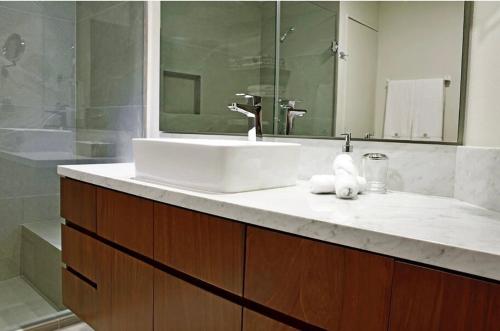 2 Bed, 2 Bath at Playa Royale Condo 2407, Free WiFi