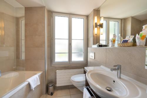 room detail thumbnail 2