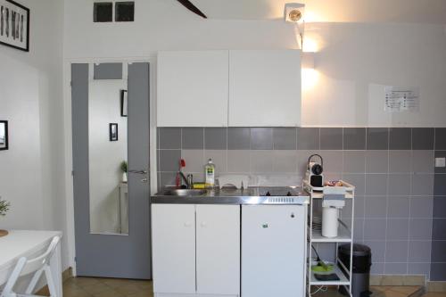 ห้องครัว, L2 - Green and cosy flat close Paris - WIFI & NETFLIX in เมอลัง