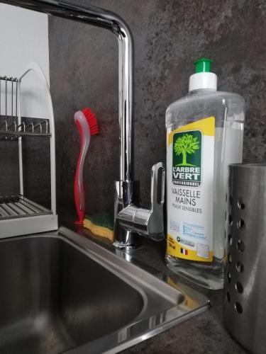 مطبخ, L4 - Green and cosy flat close Paris - WIFI & NETFLIX in شيلي-مازارين