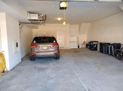 Beach block condo,100 ft from boardwalk, 4Bd, 3Ba, 2 car garage