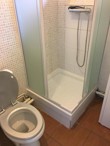 Bathroom, Saclay - Green and premium flat close Paris - WIFI & NETFLIX in Saclay