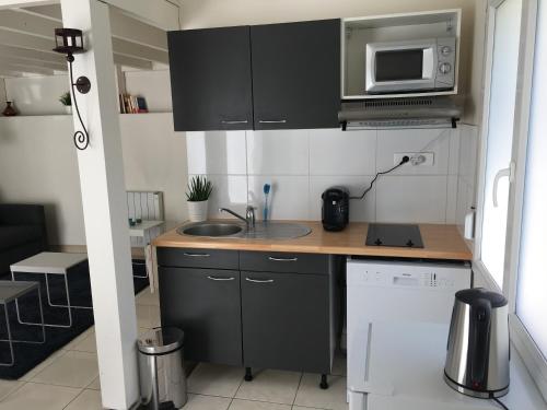 keuken, Saclay - Green and premium flat close Paris - WIFI & NETFLIX in Saclay