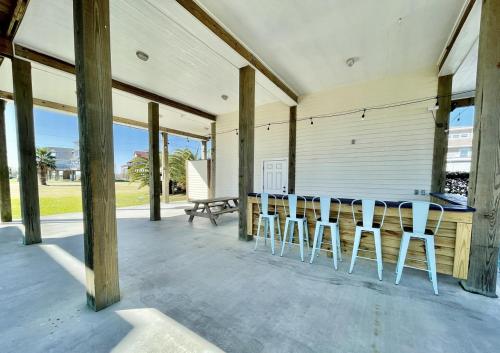 Pelican Harbor - main image