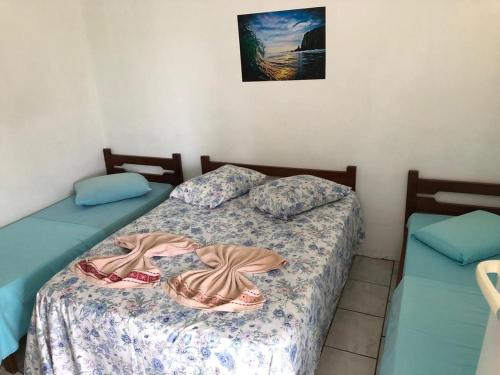 1 double bed, 2 twin beds
