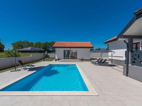 New and modern villa with private pool and summer kitchen in central Istria