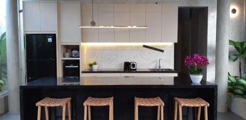 Villa Teejay - architect-designed luxury in perfect Petitenget location, Seminyak (fotografie 3)